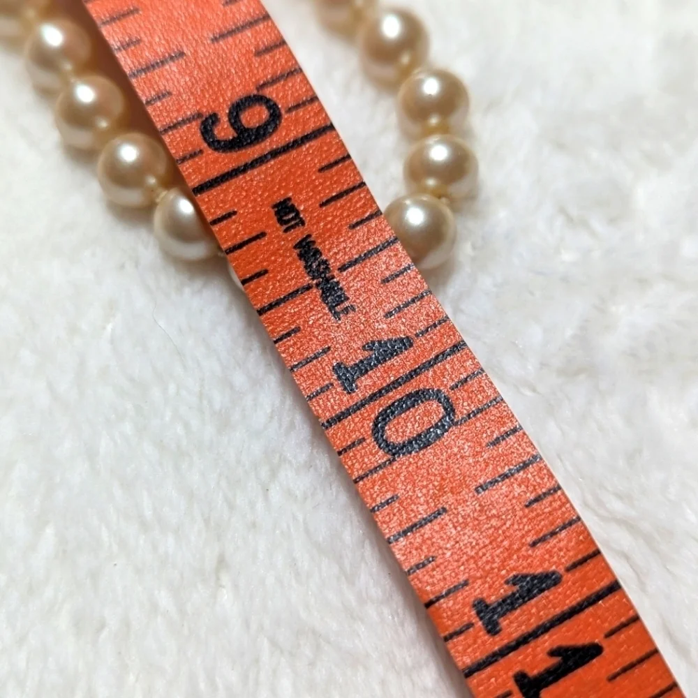 Elegant Vintage Creamy FauxPearl Necklace With Rhinestone Clasp - Picture 3 of 7